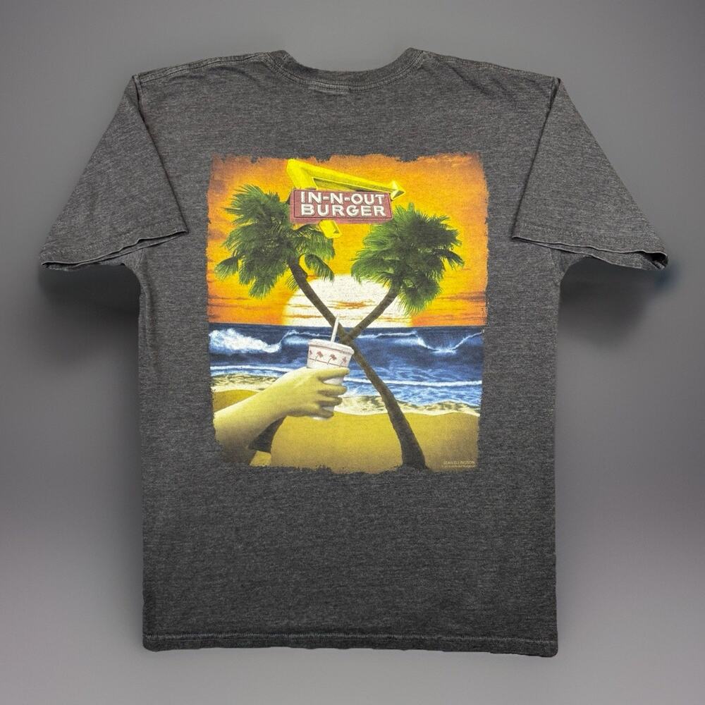 In-N-Out Burger California Beach Graphic T Shirt Gray Mens Small 1020